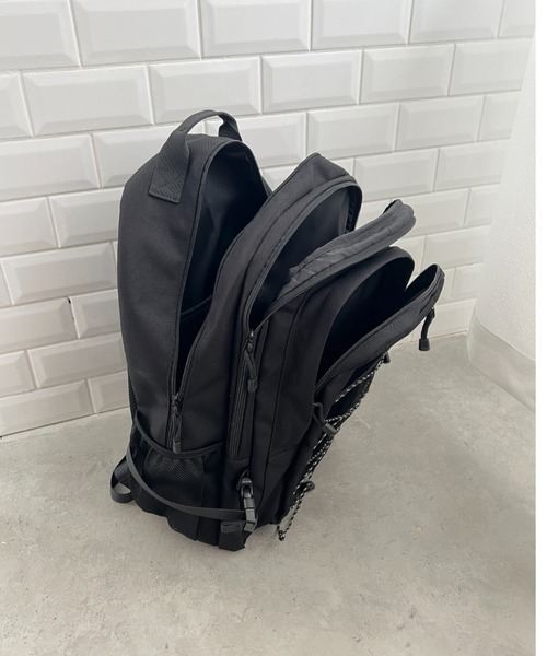 Lee(リー)の「Lee/撥水ポリ/ドローコードリュック/約28L/多ポケット/大容量/通勤・通学/PC収納/ユニセックス(バックパック/リュック・レディース・ブラック×ホワイト・FREE)」の17枚目の写真