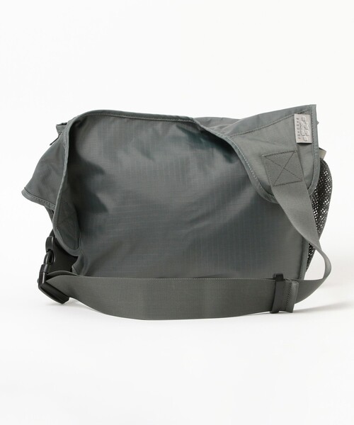 BEAMS（ビームス）の「XS BAGGAGE / Shoulder Bag（ショルダーバッグ・メンズ・ブラック/グリーン系その他4・ONE SIZE）」の4枚目の写真