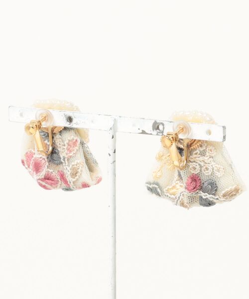 tone(トーン)の「【Lily accessory】インド刺繡イヤリング(MA)(イヤリング・レディース・ピンク・FREE)」の4枚目の写真