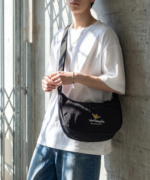 Mark Gonzales（マーク・ゴンザレス）の「【Mark Gonzales/マーク ゴンザレス】アートワークデザインコレクション バックスラッシュ ショルダーバッグ（ショルダーバッグ・メンズ・ブラック系1/ブラック系2・FREE）」の3枚目の写真