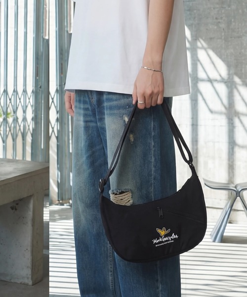Mark Gonzales（マーク・ゴンザレス）の「【Mark Gonzales/マーク ゴンザレス】アートワークデザインコレクション バックスラッシュ ショルダーバッグ（ショルダーバッグ・メンズ・ブラック系1/ブラック系2・FREE）」の5枚目の写真