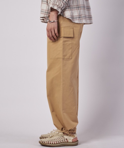 Eddie Bauer(エディーバウアー)の「リファインド ストレッチ カーゴパンツ(カーゴパンツ・レディース・ベージュ/カーキ/ブラック・XL/L/M/S)」の10枚目の写真