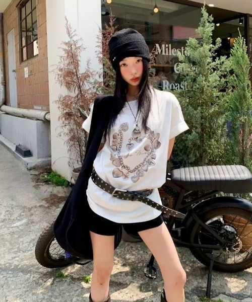 Sibra(シブラ)の「韓国風 Y2K ハートチェーン半袖カットソー(Tシャツ/カットソー・レディース・ホワイト/グレー・M)」の3枚目の写真