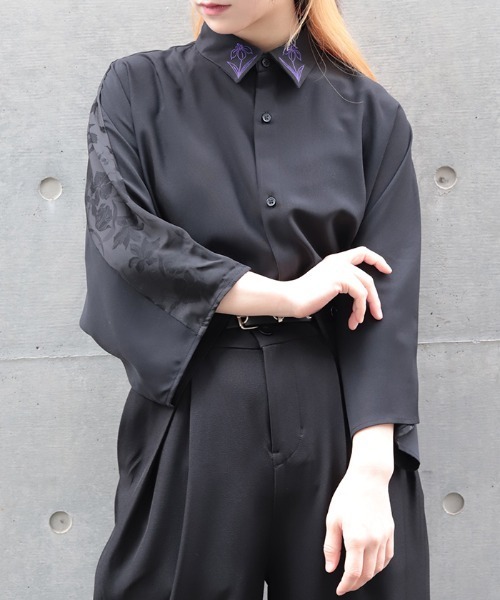 REZEN（リゼン）の「菖蒲刺繍半袖シャツ（シャツ/ブラウス・メンズ・ピンク/ライトグレー/レッドパープル・MEDIUM/LARGE）」の2枚目の写真