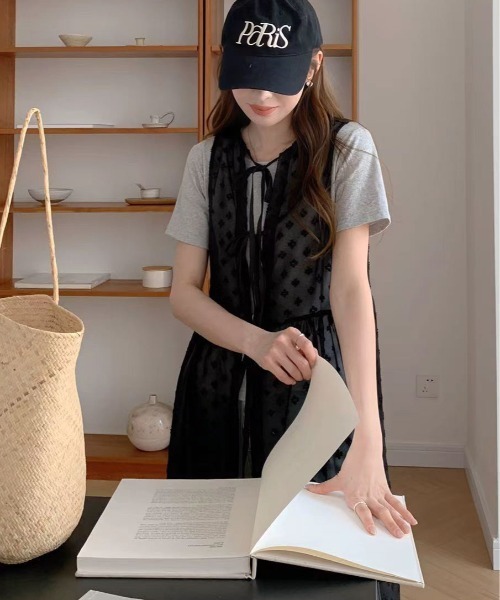 FINEnough（ファインナフ）の「前後2WAY花柄ジャガードシアーロングジレ（ワンピース・レディース・ブラック/ホワイト/ベージュ・FREE）」の4枚目の写真