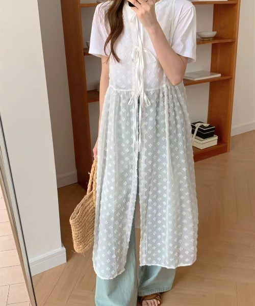 FINEnough（ファインナフ）の「前後2WAY花柄ジャガードシアーロングジレ（ワンピース・レディース・ブラック/ホワイト/ベージュ・FREE）」の8枚目の写真