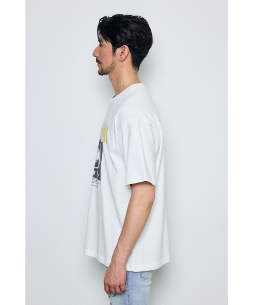AZUL by moussy(アズールバイマウジー)の「LOUNDER THAN Tシャツ 春服 夏服 秋服 半袖 グラフィック ロゴ(Tシャツ/カットソー・メンズ・ベージュ/ホワイト/ブラック・SMALL/MEDIUM/LARGE)」の8枚目の写真