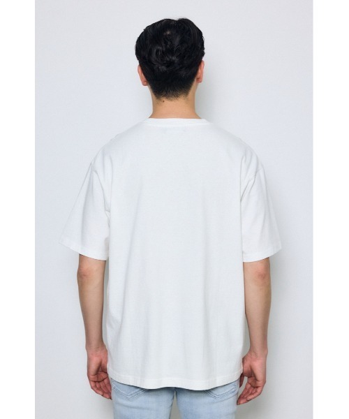AZUL by moussy(アズールバイマウジー)の「LOUNDER THAN Tシャツ 春服 夏服 秋服 半袖 グラフィック ロゴ(Tシャツ/カットソー・メンズ・ベージュ/ホワイト/ブラック・SMALL/MEDIUM/LARGE)」の9枚目の写真