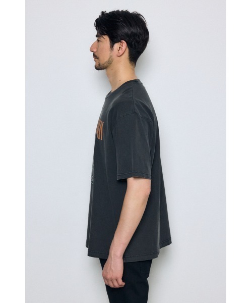AZUL by moussy(アズールバイマウジー)の「LOUNDER THAN Tシャツ 春服 夏服 秋服 半袖 グラフィック ロゴ(Tシャツ/カットソー・メンズ・ベージュ/ホワイト/ブラック・SMALL/MEDIUM/LARGE)」の17枚目の写真