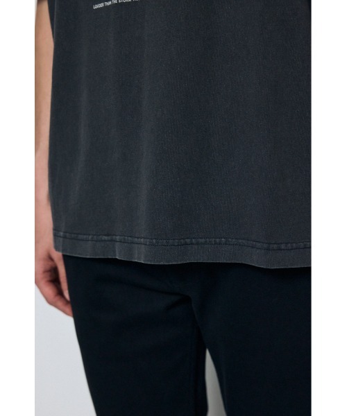 AZUL by moussy(アズールバイマウジー)の「LOUNDER THAN Tシャツ 春服 夏服 秋服 半袖 グラフィック ロゴ(Tシャツ/カットソー・メンズ・ベージュ/ホワイト/ブラック・SMALL/MEDIUM/LARGE)」の21枚目の写真