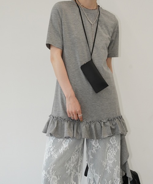 chuclla(チュクラ)の「アシメフリルボーダートップス chw26s290(Tシャツ/カットソー・レディース・オフホワイト/グレー・FREE)」の2枚目の写真