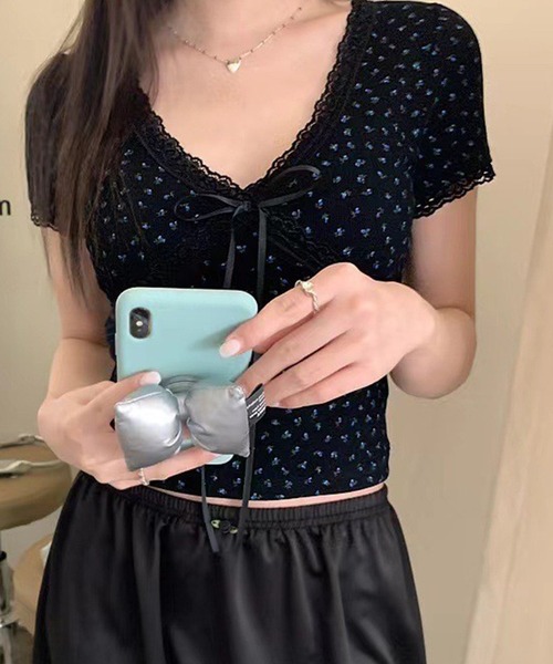 leune(ルネ)の「パット付きフラワー柄ショートトップス(Tシャツ/カットソー・レディース・ブラック/アイボリー・FREE)」の4枚目の写真