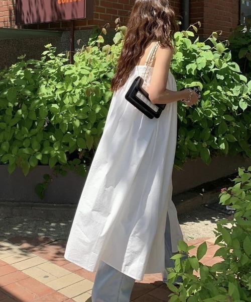 YUGA（ユーガ）の「YUGA_YGMC　　Korean-style  Pleated camisole dress（ワンピース・レディース・ホワイト/ライトグリーン/ブラック/ライトブルー・FREE）」の9枚目の写真