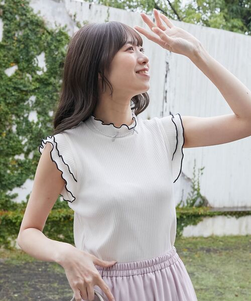 MAJESTIC LEGON(マジェスティックレゴン)の「ノースリフリルメロウリブトップス(Tシャツ/カットソー・レディース・ブルー/アイボリー/グレイッシュベージュ/ブラック・MEDIUM)」の12枚目の写真