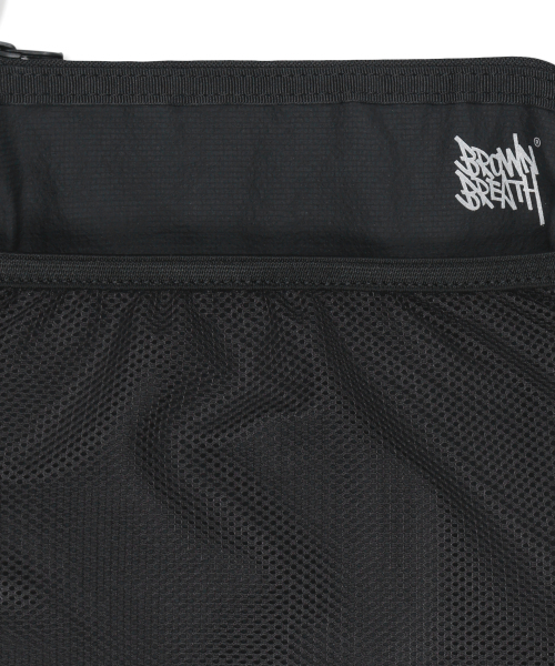 BROWNBREATH(ブラウンブレス)の「TAG SACOSHE BAG - BLACK(メッセンジャーバッグ・レディース・その他・ONE)」の3枚目の写真