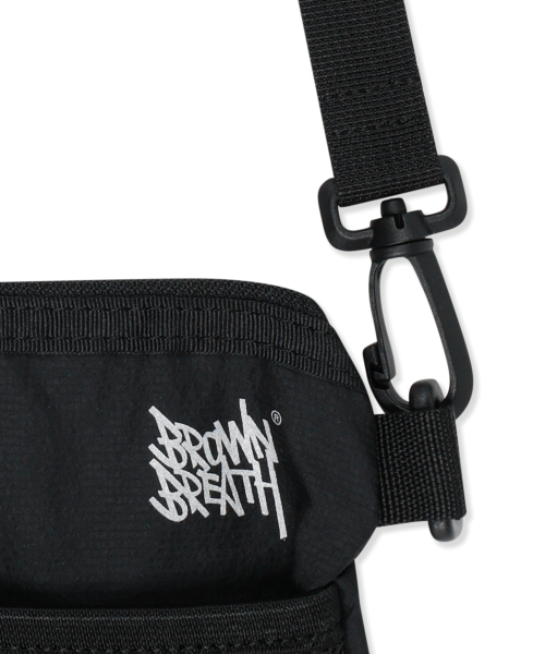 BROWNBREATH(ブラウンブレス)の「TAG SACOSHE BAG - BLACK(メッセンジャーバッグ・レディース・その他・ONE)」の4枚目の写真