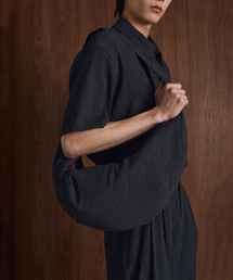 TNGT（ティーエヌジーティー）の「Kinoshita Seersucker Tabito Bag (Grey) TNBA6E200G2（メッセンジャーバッグ）」