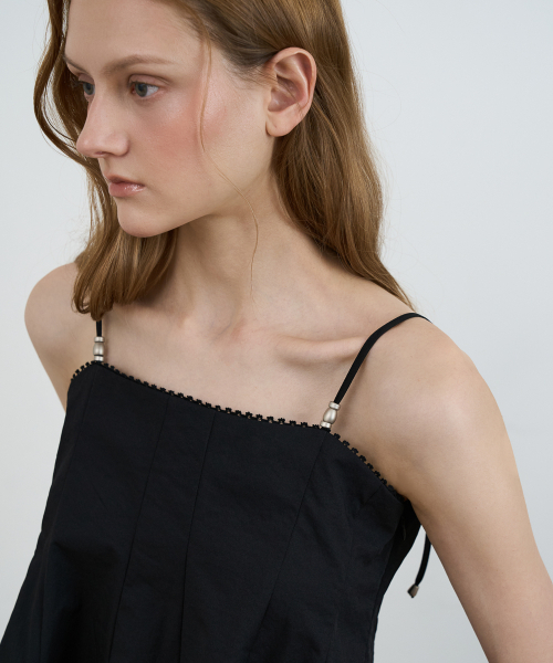 DEHEVE（デヘヴェ）の「Strap Sleeveless Blouse [Black]（シャツ/ブラウス・レディース・ブラック・SMALL/MEDIUM）」の4枚目の写真