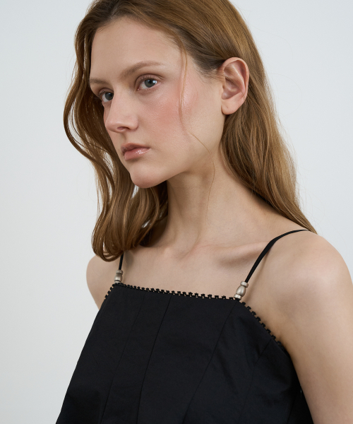 DEHEVE（デヘヴェ）の「Strap Sleeveless Blouse [Black]（シャツ/ブラウス・レディース・ブラック・SMALL/MEDIUM）」の5枚目の写真