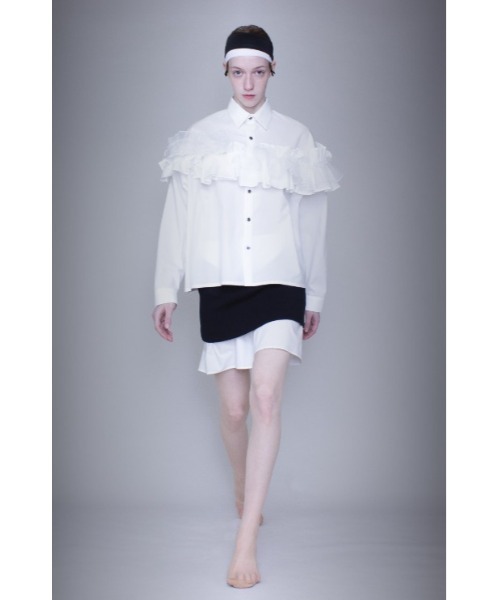 GURTWEIN( ガーウィン)の「Organic cotton poplin ruffled boxy blouse(シャツ/ブラウス・レディース・ブラック/ホワイト・36)」の3枚目の写真