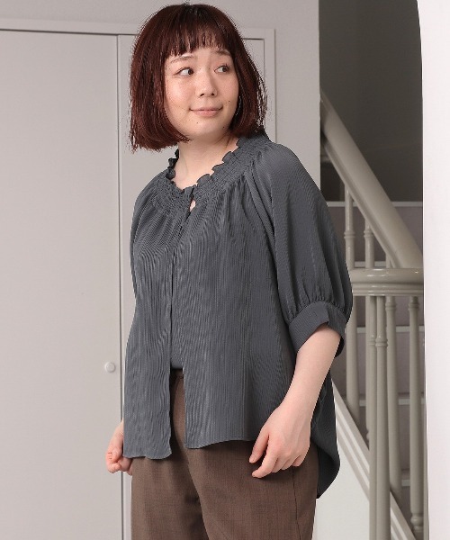 leswel(レスウェル)の「【M~5L】シャーリングギャザーブラウス(シャツ/ブラウス・レディース・ブルー/ブラウン/チャコールグレー・M/3L/LL/L/5L/4L)」の17枚目の写真