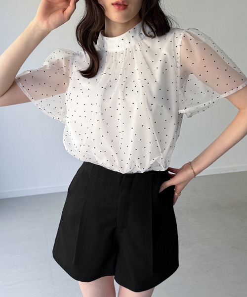 junoah(ジュノア)の「フロッキードットチュールブラウス(シャツ/ブラウス・レディース・ホワイト/ブルー/ブラック・MEDIUM/SMALL/LARGE)」の2枚目の写真