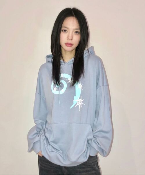 COIRIS（コイリス）の「ネイヴスウォールロゴフードティ男女共用（2カラー）（パーカー・レディース・スカイブルー/ブラック・FREE）」の10枚目の写真