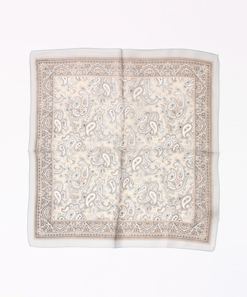 Khaju(カージュ)の「Khaju: ペイズリープリントスカーフ(バンダナ/スカーフ・レディース・ライトグレー・ONE SIZE)」の1枚目の写真