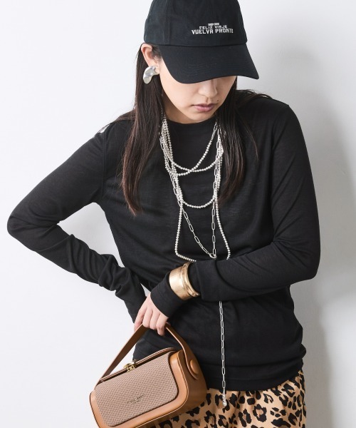 CHIC STYLE(シックスタイル)の「エアリーカットソープルオーバー<大きいサイズ有>シックスタイル(Tシャツ/カットソー・レディース・ブラック/グレー/オフホワイト・5L/4L/3L/LL/L/M)」の1枚目の写真