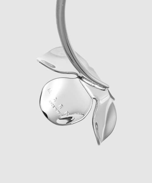 MARNI(マルニ)の「FLOWER BANGLE / デイジー(ブレスレット・レディース・シルバー・M/S)」の3枚目の写真