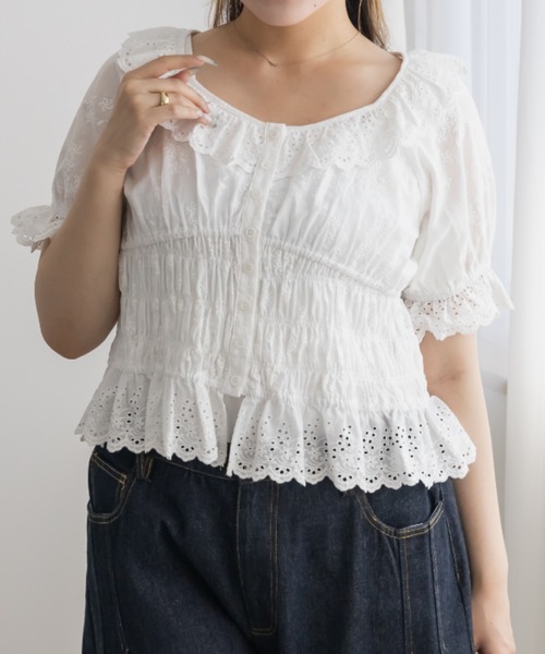 CLETTE(クレット)の「コットンレースシャーリングブラウス(シャツ/ブラウス・レディース・オフホワイト/ブラック・LL/4L/3L)」の6枚目の写真