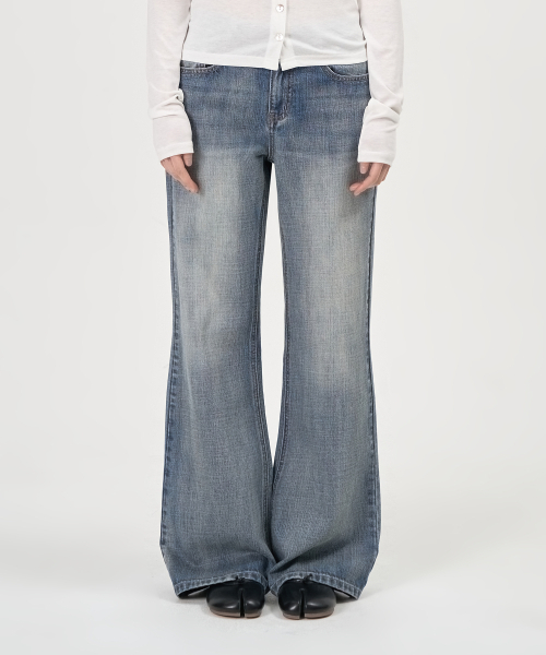 PEPLEE(ペプリー)の「Washed Denim Boots Cut Pants (Blue)(デニムパンツ・レディース・その他・SMALL/MEDIUM/LARGE)」の1枚目の写真