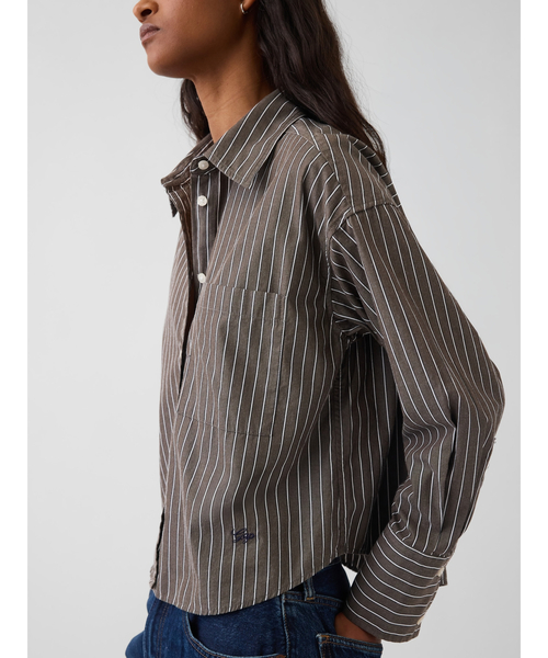 GAP(ギャップ)の「オーガニックコットン ポプリン オーバーサイズ クロップドシャツ(シャツ/ブラウス・レディース・その他/ブラウン/キャメル・XS/S/M/L/XXS)」の5枚目の写真