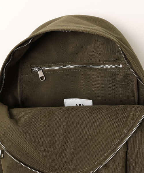 A.P.C.(アーペーセー)の「Backstage スモールリュックサック(バックパック/リュック・メンズ・カーキ・ONESIZE)」の4枚目の写真