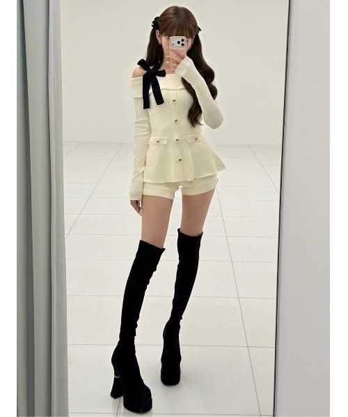 Darich(ダーリッチ)の「ホルターリボンペプラムニットセットアップ(セットアップ・レディース・ベージュ/ホワイト/ブラック/グレー・FREE)」の10枚目の写真