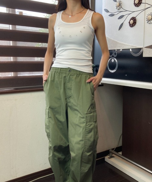 tolene(トレネ)の「メタルディテール ラウンドスクエアネック フィットタンクトップ(タンクトップ・レディース・ブラック/ホワイト・FREE)」の21枚目の写真