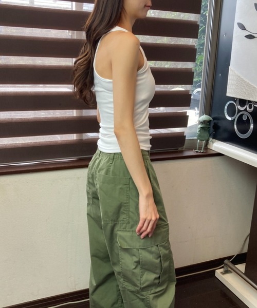 tolene(トレネ)の「メタルディテール ラウンドスクエアネック フィットタンクトップ(タンクトップ・レディース・ブラック/ホワイト・FREE)」の19枚目の写真