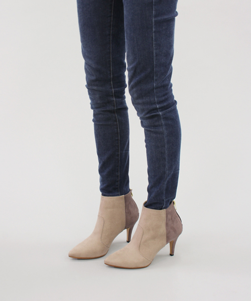 Carlie e felice（カーリーエフェリーチェ）の「【MADE IN JAPAN】【安心の日本製】美脚効果あり！ポインテッドトゥブーティ【Carlie e felice/カーリーエフェリーチェ】（ブーツ・レディース・ブラック/ベージュ/グレー/キャメル・M/L/S/LL）」の4枚目の写真