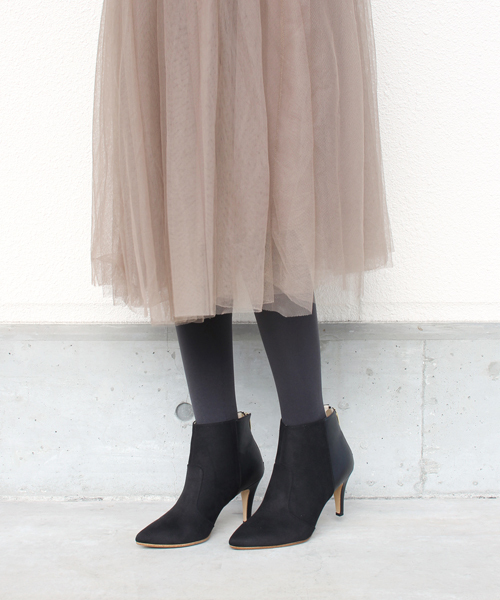 Carlie e felice（カーリーエフェリーチェ）の「【MADE IN JAPAN】【安心の日本製】美脚効果あり！ポインテッドトゥブーティ【Carlie e felice/カーリーエフェリーチェ】（ブーツ・レディース・ブラック/ベージュ/グレー/キャメル・M/L/S/LL）」の2枚目の写真