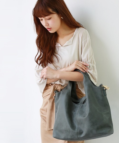 REAL CUBE(リアルキューブ)の「REAL CUBE フェイクレザー2WAYバッグ(ショルダーバッグ・レディース・モスグリーン/ワインレッド/オフホワイト/ブラック/モカ/ベージュ/オレンジ・FREE)」の5枚目の写真