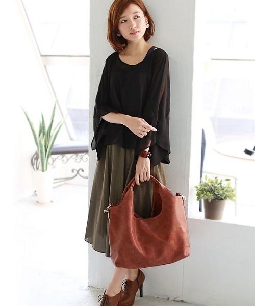 REAL CUBE(リアルキューブ)の「REAL CUBE フェイクレザー2WAYバッグ(ショルダーバッグ・レディース・モスグリーン/ワインレッド/オフホワイト/ブラック/モカ/ベージュ/オレンジ・FREE)」の17枚目の写真