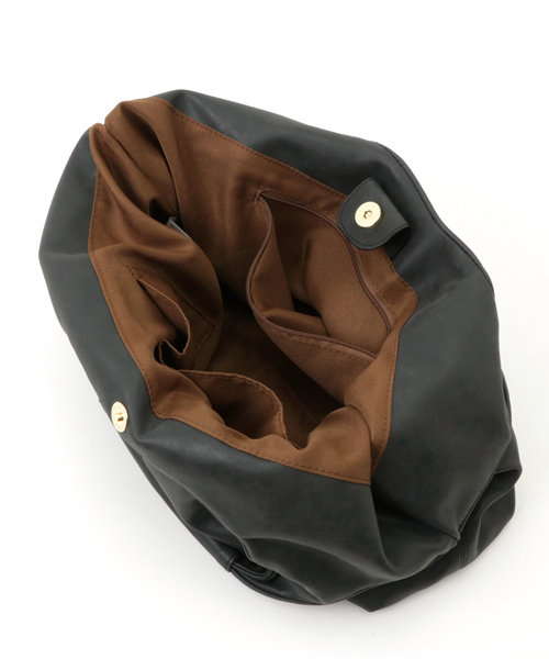 REAL CUBE(リアルキューブ)の「REAL CUBE フェイクレザー2WAYバッグ(ショルダーバッグ・レディース・モスグリーン/ワインレッド/オフホワイト/ブラック/モカ/ベージュ/オレンジ・FREE)」の11枚目の写真