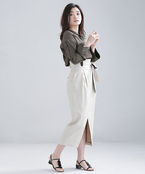 NANO universe（ナノユニバース）の「サテンパイピングブラウス（シャツ/ブラウス・レディース・ダークカーキ/オフホワイト・36/38）」の13枚目の写真