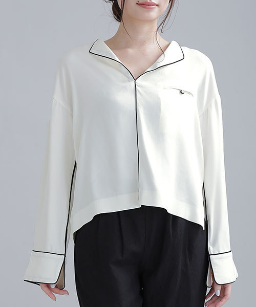 NANO universe（ナノユニバース）の「サテンパイピングブラウス（シャツ/ブラウス・レディース・ダークカーキ/オフホワイト・36/38）」の14枚目の写真