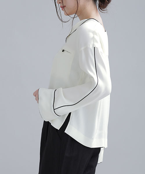 NANO universe（ナノユニバース）の「サテンパイピングブラウス（シャツ/ブラウス・レディース・ダークカーキ/オフホワイト・36/38）」の16枚目の写真