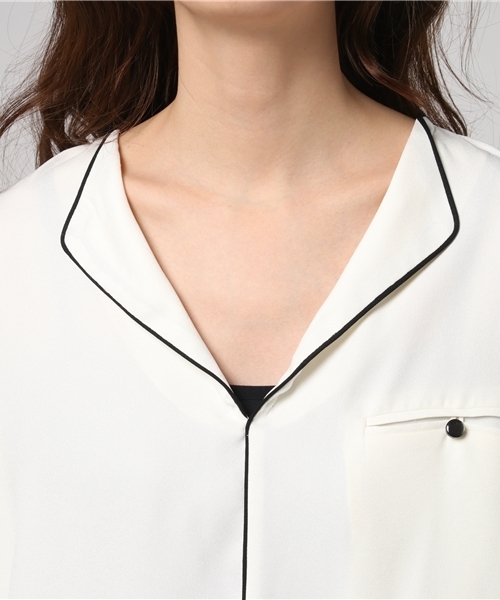 NANO universe（ナノユニバース）の「サテンパイピングブラウス（シャツ/ブラウス・レディース・ダークカーキ/オフホワイト・36/38）」の6枚目の写真