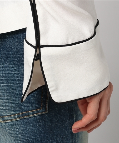 NANO universe（ナノユニバース）の「サテンパイピングブラウス（シャツ/ブラウス・レディース・ダークカーキ/オフホワイト・36/38）」の7枚目の写真