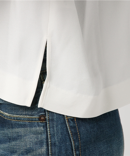 NANO universe（ナノユニバース）の「サテンパイピングブラウス（シャツ/ブラウス・レディース・ダークカーキ/オフホワイト・36/38）」の9枚目の写真