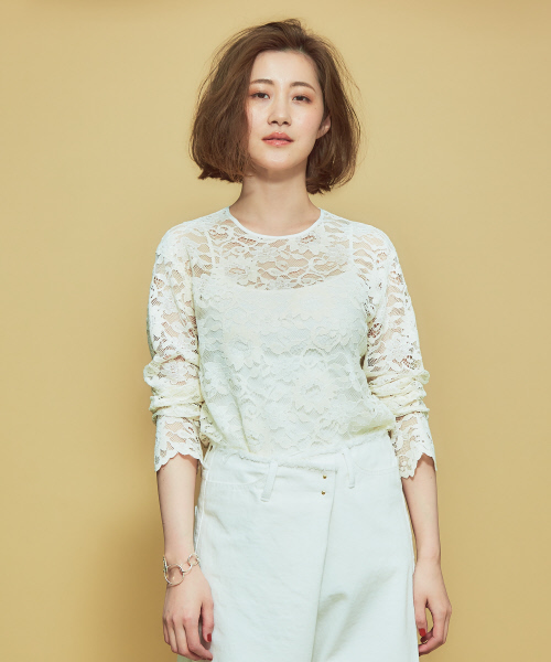 Abahouse Devinette(ドゥヴィネット)の「レースロンTブラウス(シャツ/ブラウス・レディース・ホワイト/ネイビー・フリー)」の1枚目の写真