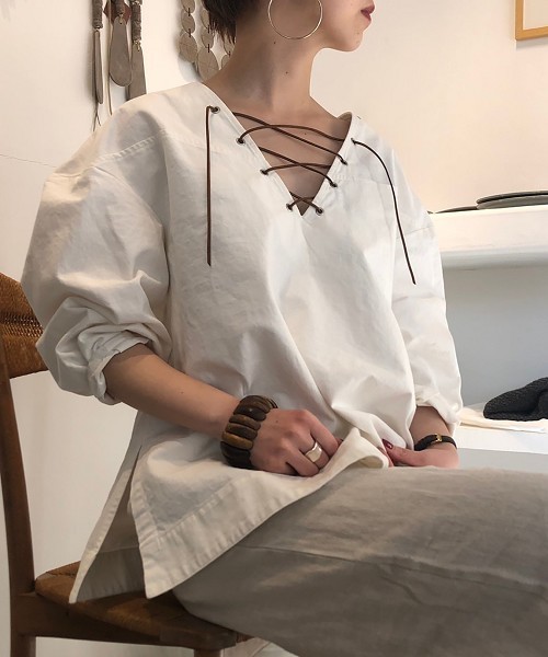 TODAYFUL（トゥデイフル）の「レースアップコットンプルオーバー（T 